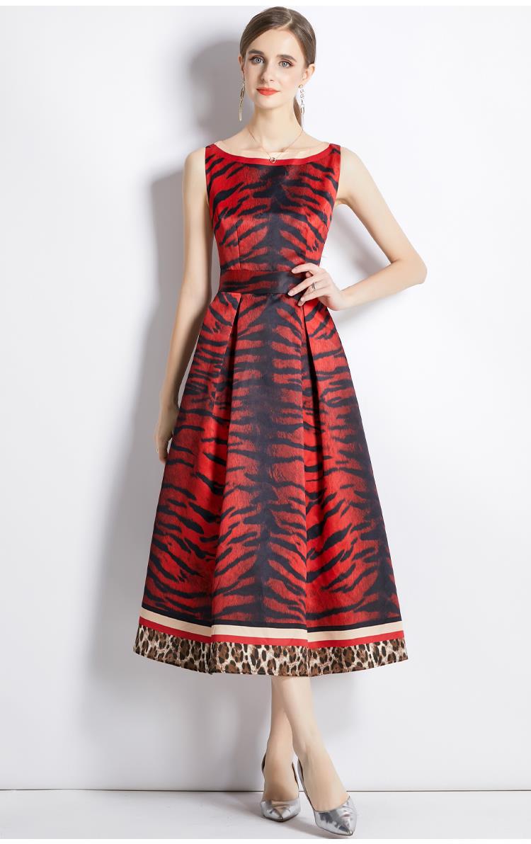 Sleeveless Boat Neck Fitted Vest Box Pleated Skirt Printed Satin Dress - 6192701