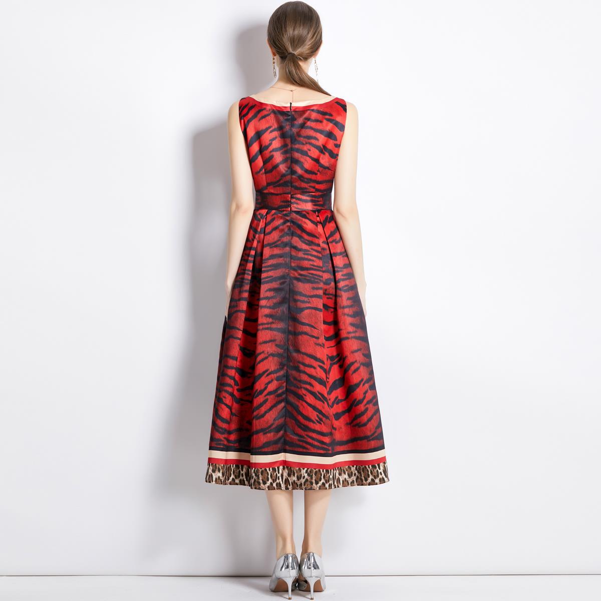 Sleeveless Boat Neck Fitted Vest Box Pleated Skirt Printed Satin Dress - 6192701